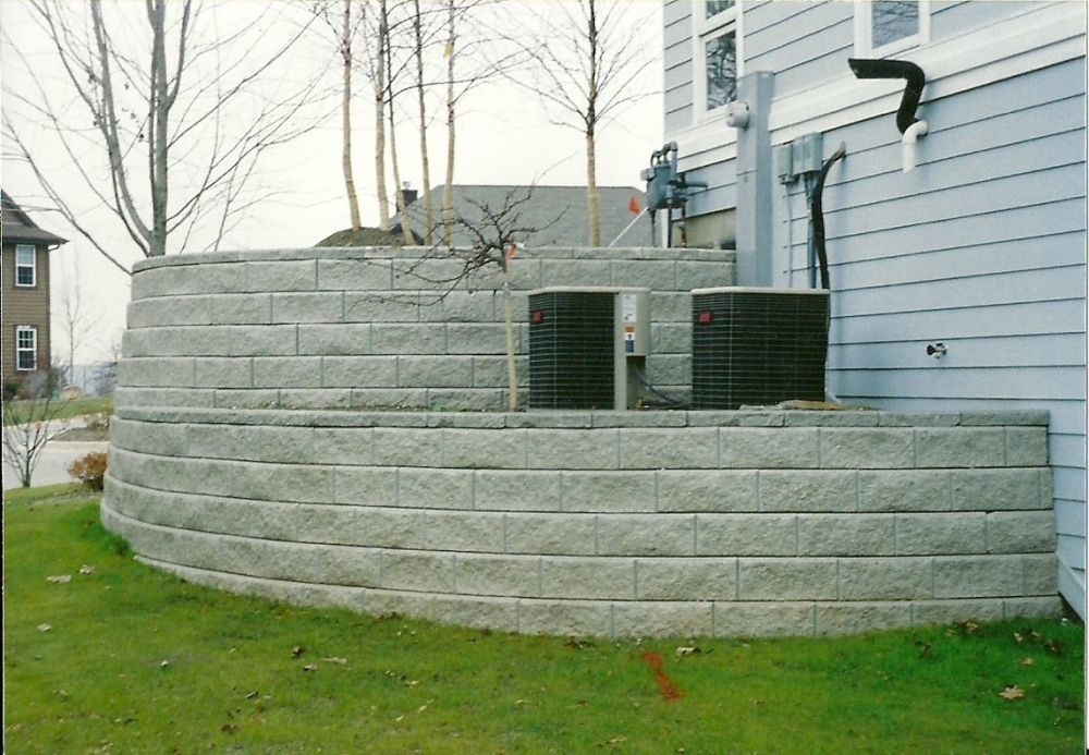 Retaining wall in Waterford conceals appliances